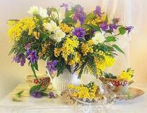 Без бренда «Букет из мимозы и колокольчиков в вазе» в Перми