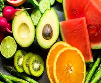 Фрукты и овощи на столе